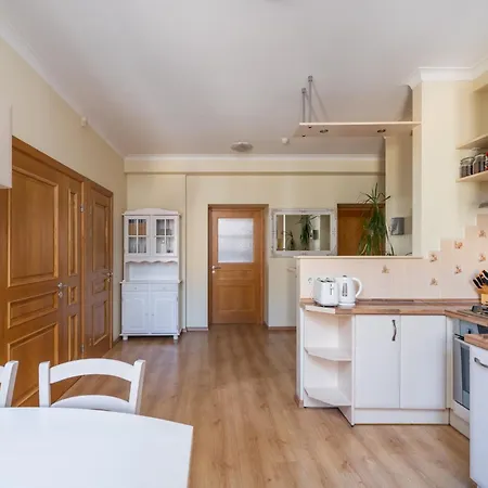Apartment Large 3br With Balcony 5 Min To Old Town By Tram *