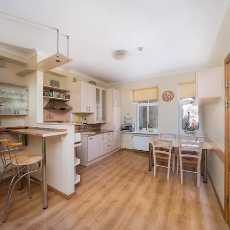 Apartment Large 3br With Balcony 5 Min To Old Town By Tram