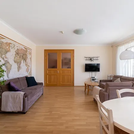 Large 3br With Balcony 5 Min To Old Town By Tram Apartment *