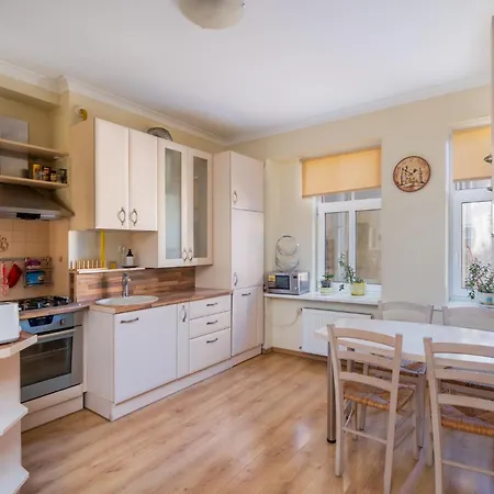 Apartment Large 3br With Balcony 5 Min To Old Town By Tram Riga