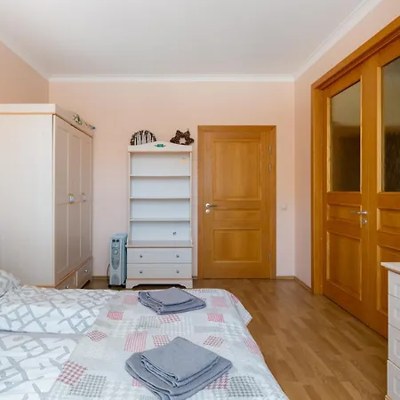 Large 3br With Balcony 5 Min To Old Town By Tram ריגה