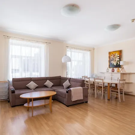 דירה Large 3br With Balcony 5 Min To Old Town By Tram *
