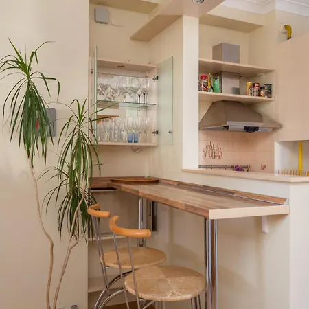 Large 3br With Balcony 5 Min To Old Town By Tram Apartment